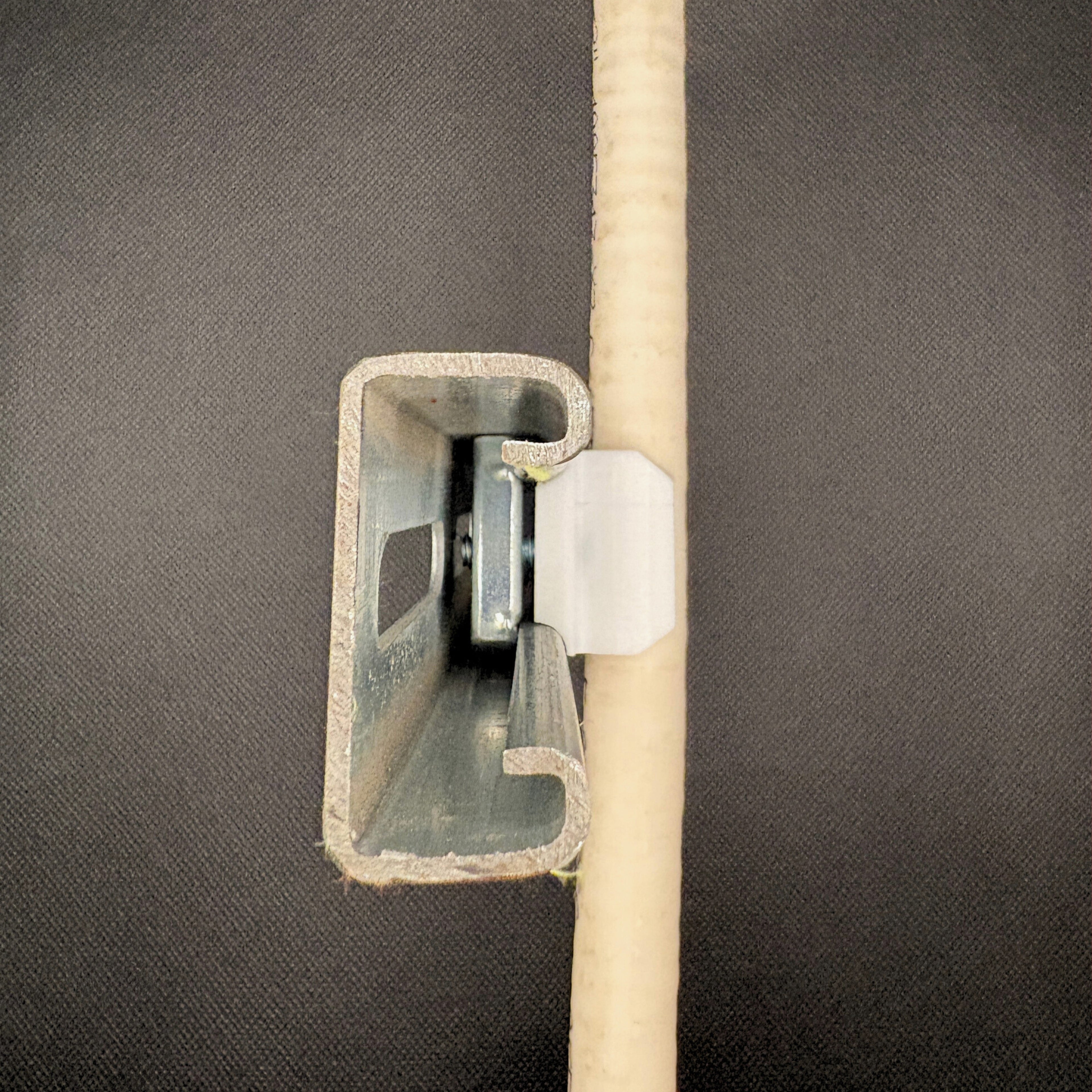 161CSSH - COAX SNAP TO STRUT (HARDWARE INCLUDED)